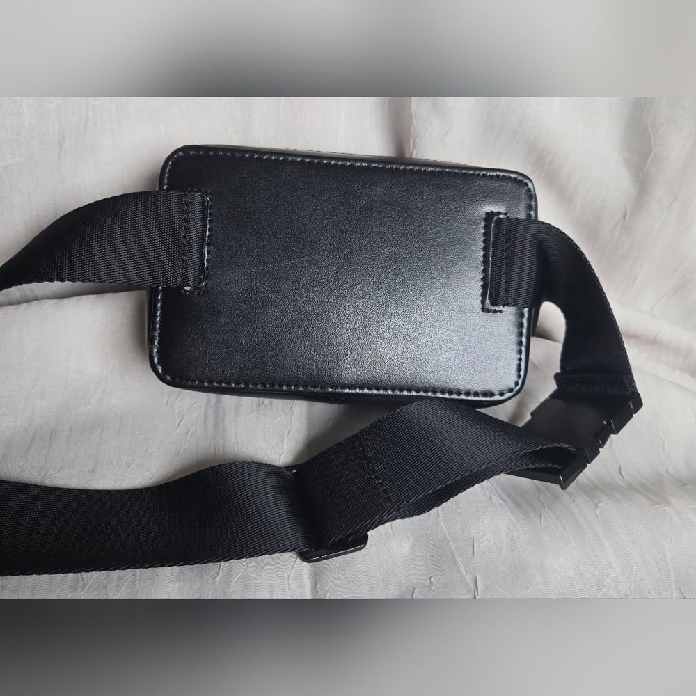 Michael Kors Belt Bag Fanny Pack In Black- NWOT - Picture 2 of 9